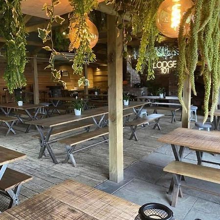 The Huntsman Hotel Cheadle  Bagian luar foto