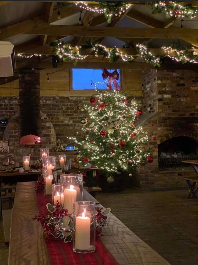 The Huntsman Hotel Cheadle  Bagian luar foto