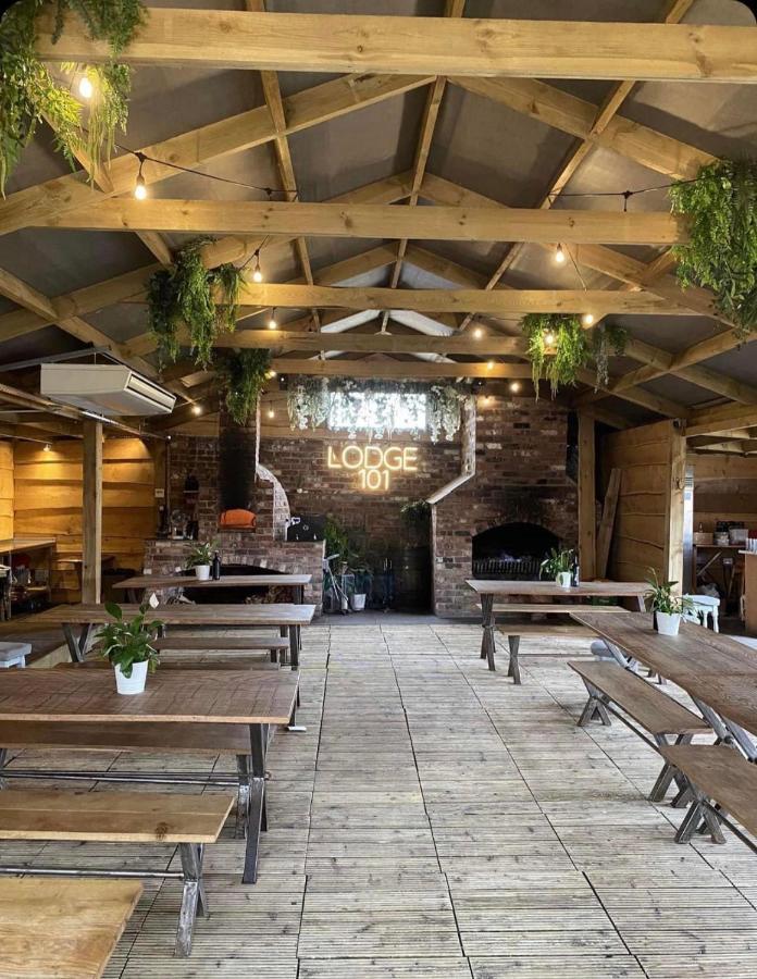 The Huntsman Hotel Cheadle  Bagian luar foto