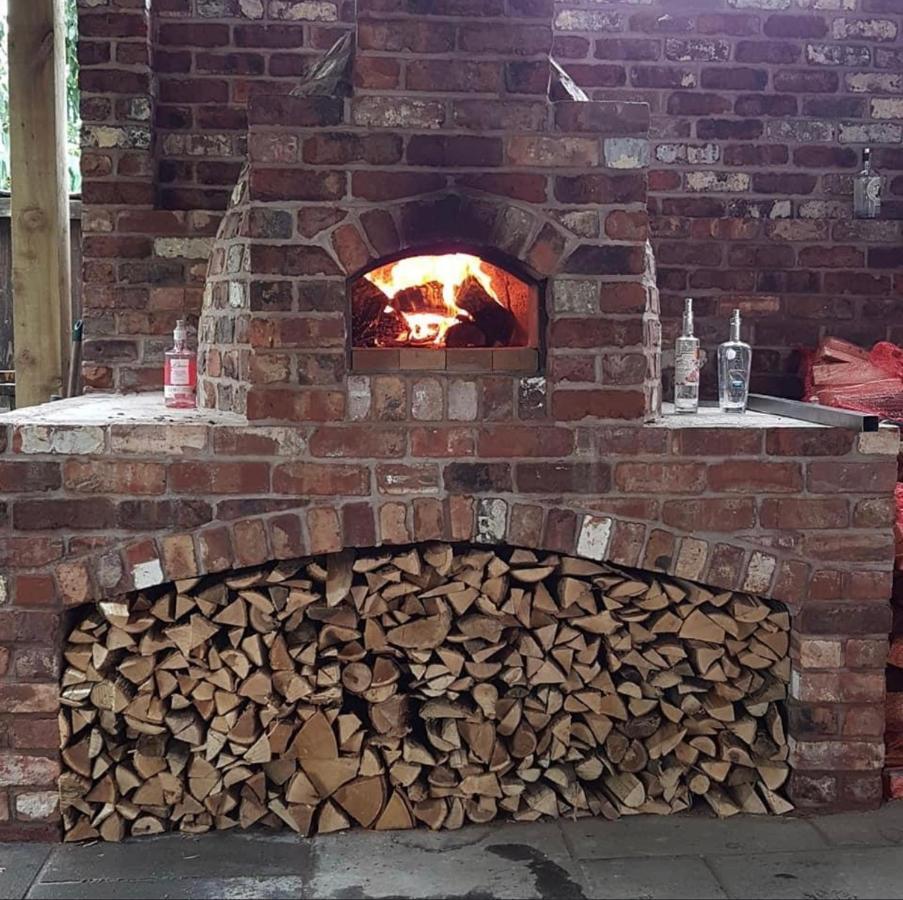 The Huntsman Hotel Cheadle  Bagian luar foto