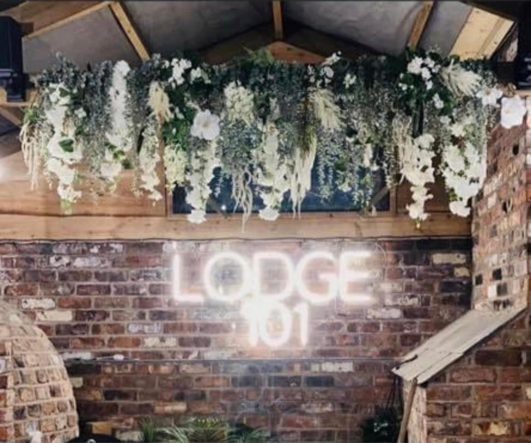 The Huntsman Hotel Cheadle  Bagian luar foto
