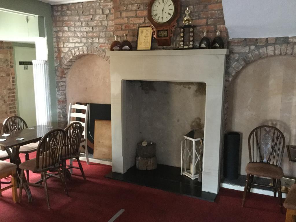 The Huntsman Hotel Cheadle  Bagian luar foto