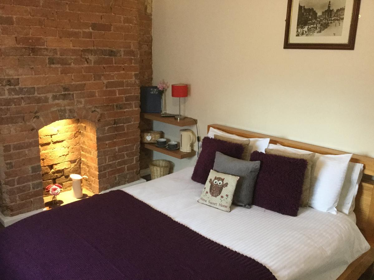 The Huntsman Hotel Cheadle  Bagian luar foto